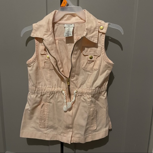 Pink Sleeveless light jacket (size 4/5) - Picture 2 of 7